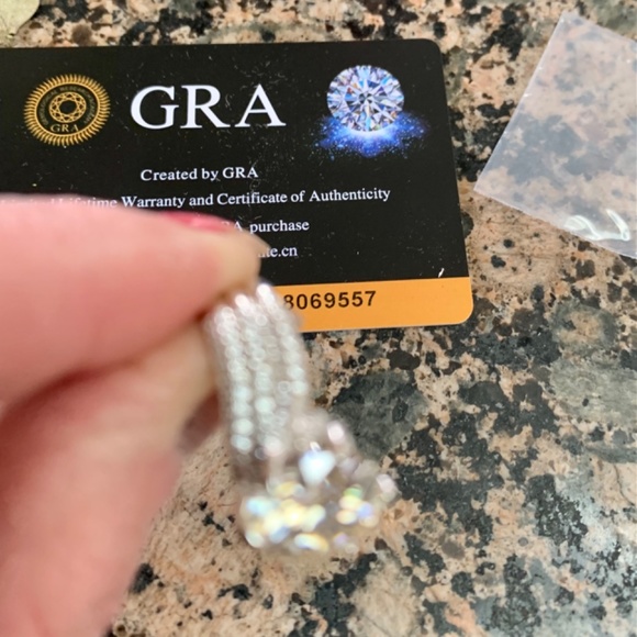 5 carat Moissanite Diamond Ring - Picture 4 of 5